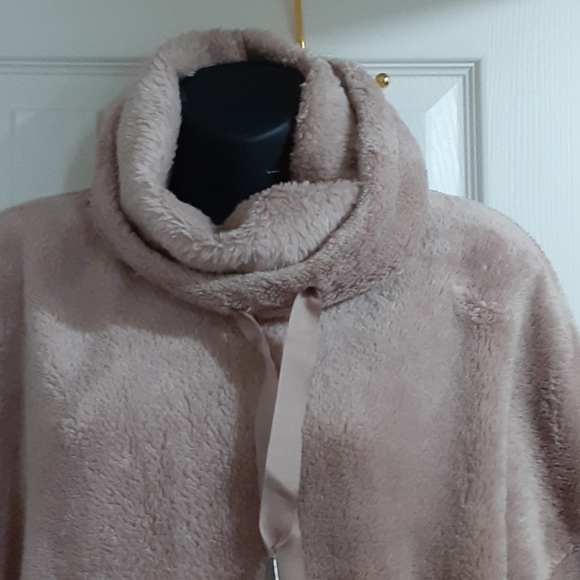 Sweater - Picture 4 of 5